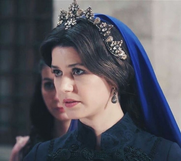 Beren Saat mum gibi eriyip bitti! 33