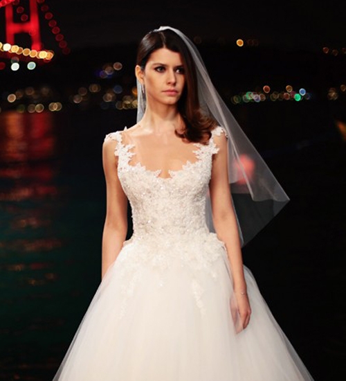 Beren Saat mum gibi eriyip bitti! 32
