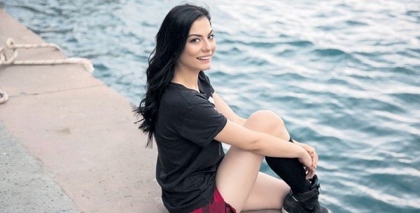 Bu sevimli kız çocuğu şimdi Türkiye'nin parlayan yıldızlarından! 15