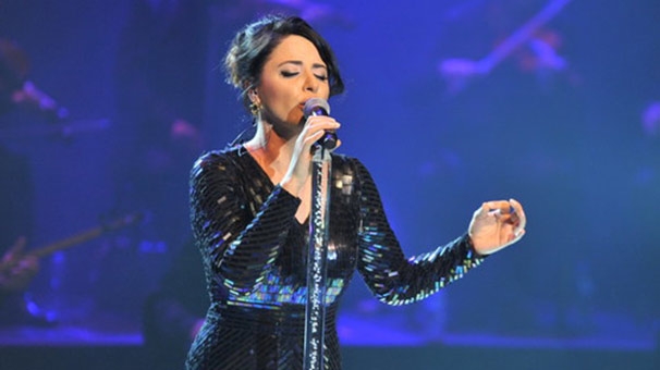 Şarkıcı Zara yeni imajıyla bambaşka biri oldu! 8
