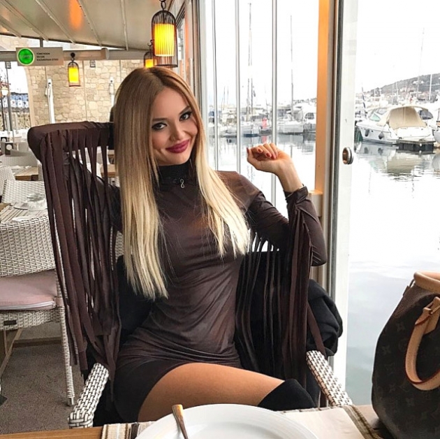 Cansu Taşkın'dan takipçisine cüretkar cevap! 20