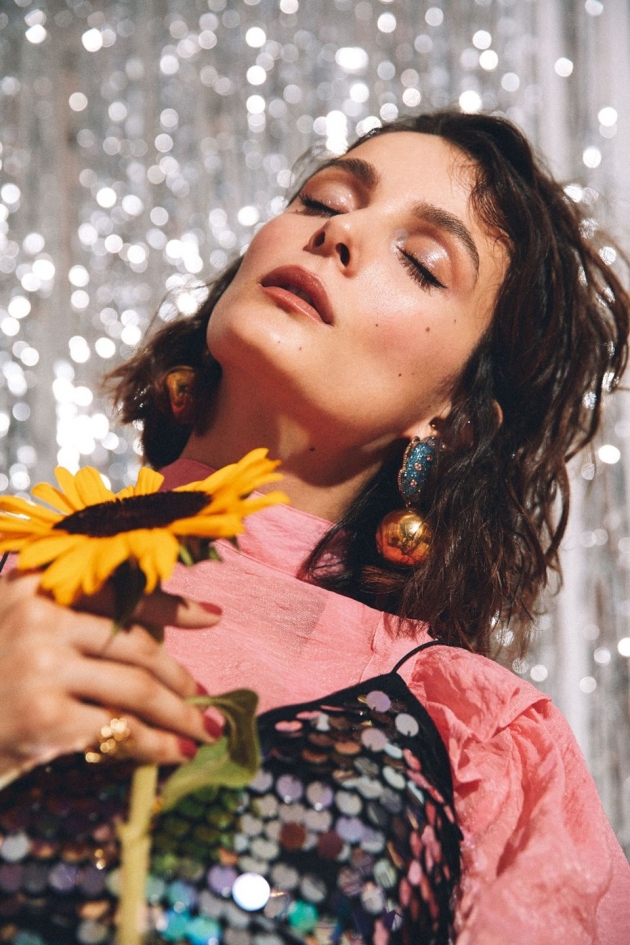 Büşra Develi oyunculukta yaşadığı iniş ve çıkışları Miss Vogue Türkiye'ye anlattı! 27