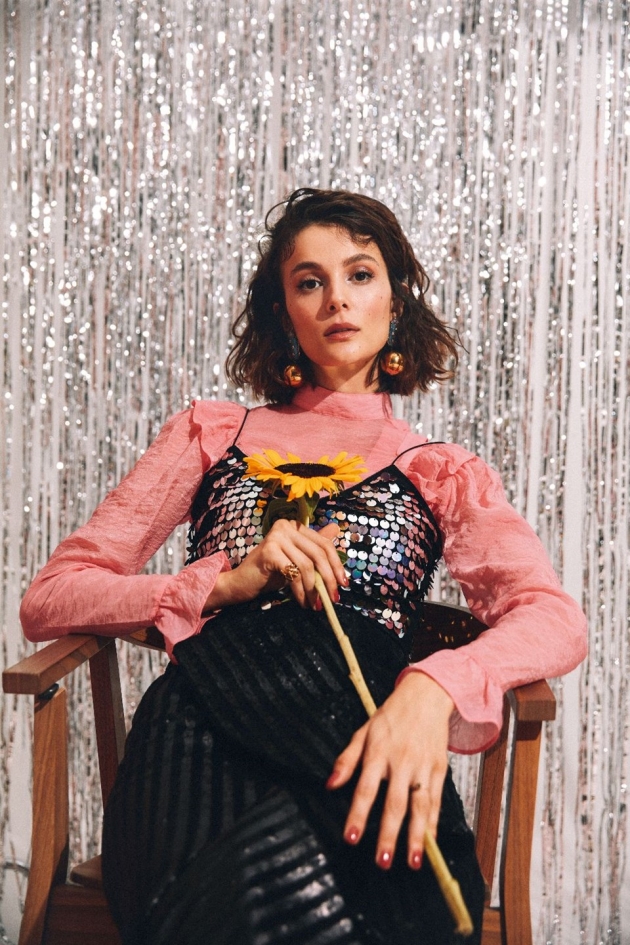 Büşra Develi oyunculukta yaşadığı iniş ve çıkışları Miss Vogue Türkiye'ye anlattı! 26