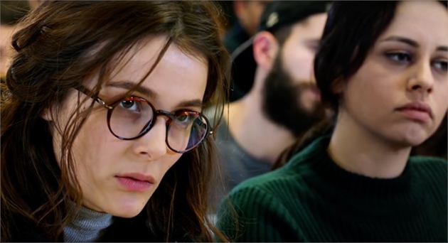 Büşra Develi oyunculukta yaşadığı iniş ve çıkışları Miss Vogue Türkiye'ye anlattı! 29