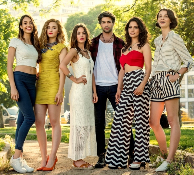 Büşra Develi oyunculukta yaşadığı iniş ve çıkışları Miss Vogue Türkiye'ye anlattı! 10
