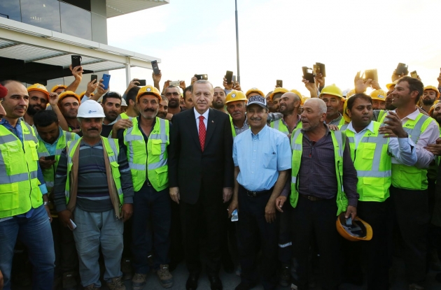 Cumhurbaşkanı Erdoğan'dan Türk firmanın yaptığı havalimanı inşaatına ziyaret... 5