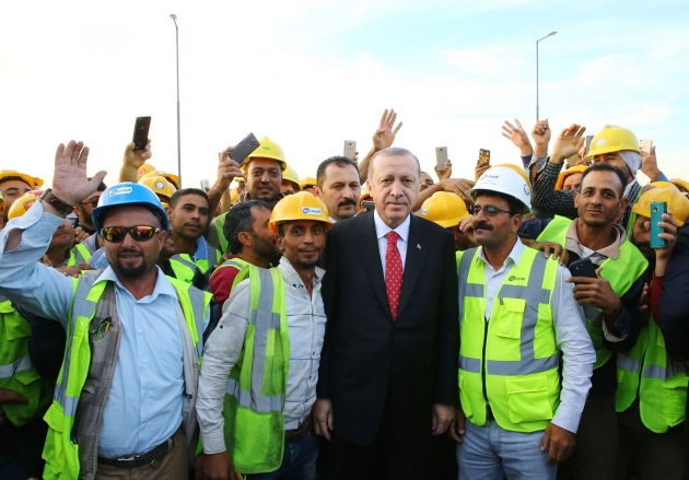 Cumhurbaşkanı Erdoğan'dan Türk firmanın yaptığı havalimanı inşaatına ziyaret... 8