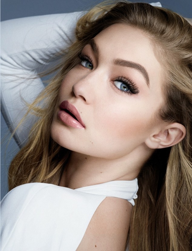 Gigi Hadid dünyaca ünlü kozmetik markasıyla güzelliğini ortaya koydu! 17