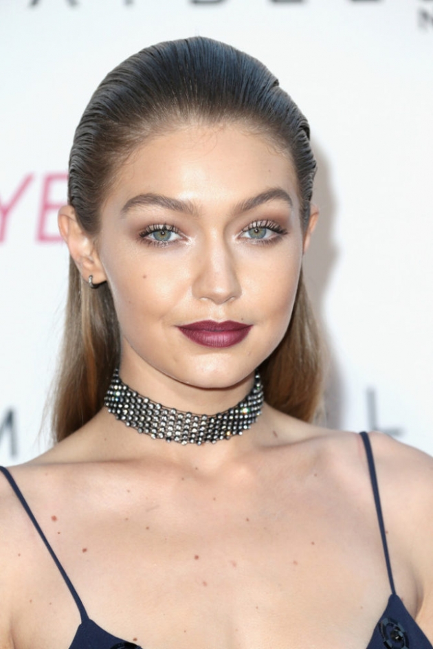 Gigi Hadid dünyaca ünlü kozmetik markasıyla güzelliğini ortaya koydu! 3