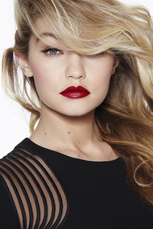 Gigi Hadid dünyaca ünlü kozmetik markasıyla güzelliğini ortaya koydu! 20