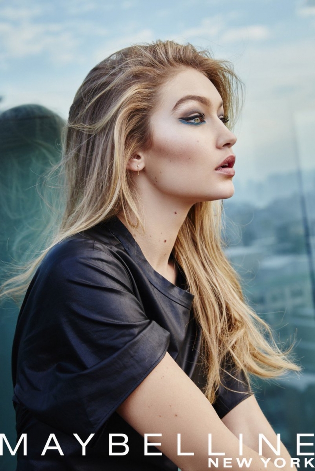 Gigi Hadid dünyaca ünlü kozmetik markasıyla güzelliğini ortaya koydu! 22