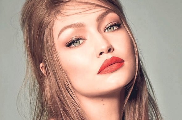 Gigi Hadid dünyaca ünlü kozmetik markasıyla güzelliğini ortaya koydu! 34