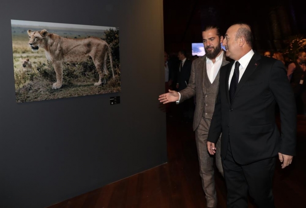 Engin Altan Düzyatan'dan sergi sürprizi! 20