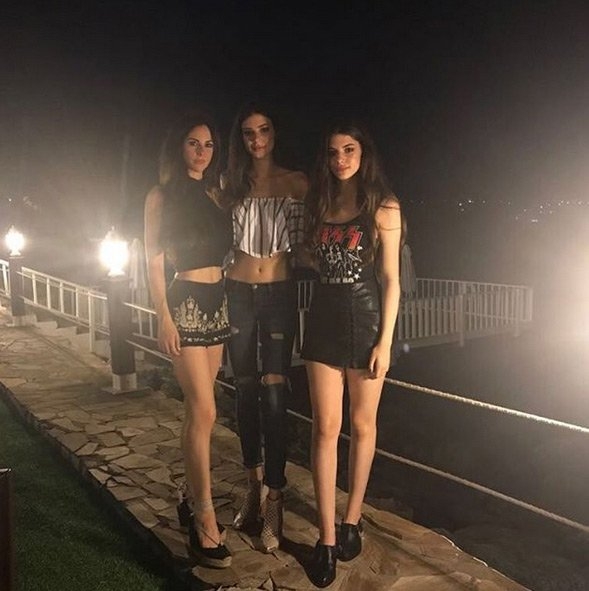 Defne Samyeli ve kızları yine gecenin yıldızı oldu! 23