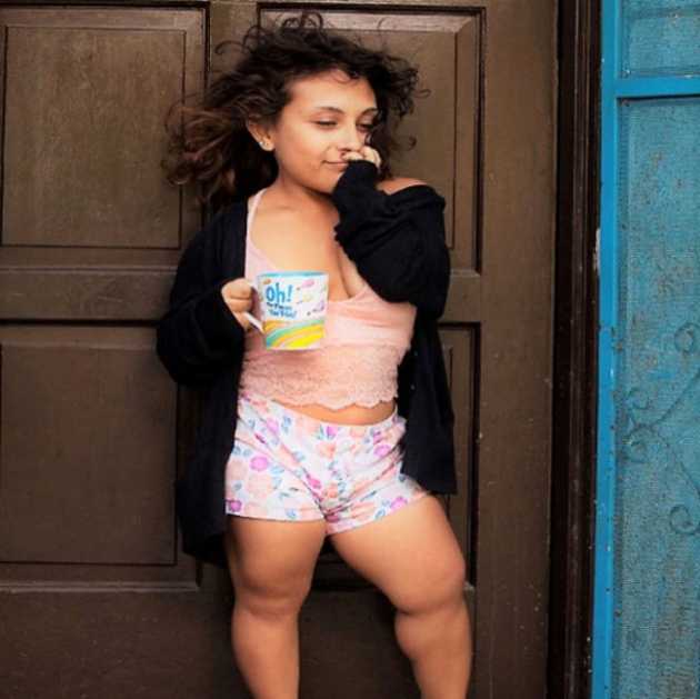 1 metrelik boyuyla dünyanın en kısa modeli kendine hayran bırakıyor! 11