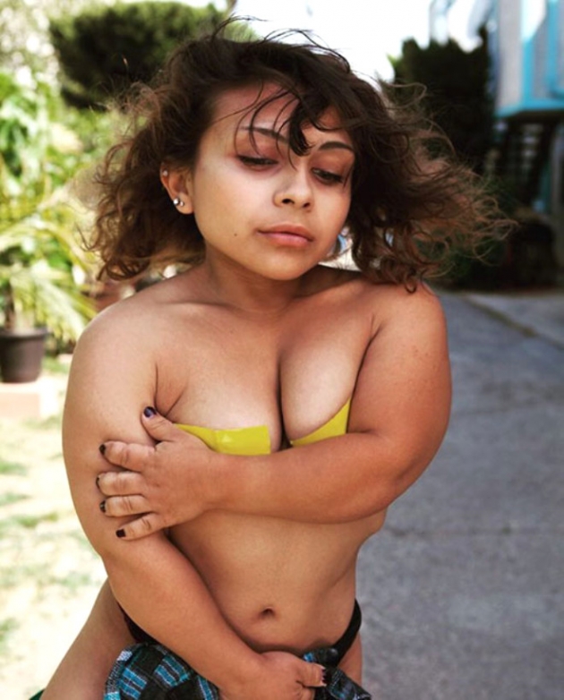 1 metrelik boyuyla dünyanın en kısa modeli kendine hayran bırakıyor! 5