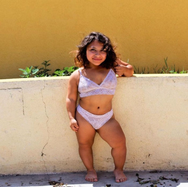 1 metrelik boyuyla dünyanın en kısa modeli kendine hayran bırakıyor! 15