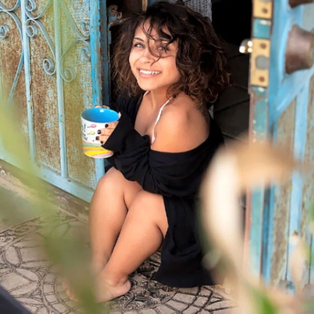 1 metrelik boyuyla dünyanın en kısa modeli kendine hayran bırakıyor! 19