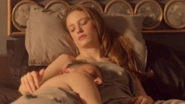 Serenay Sarıkaya cesur sahneleriyle hayranlarını şaşırtıyor! 16