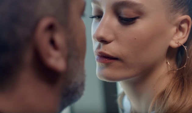 Serenay Sarıkaya cesur sahneleriyle hayranlarını şaşırtıyor! 7