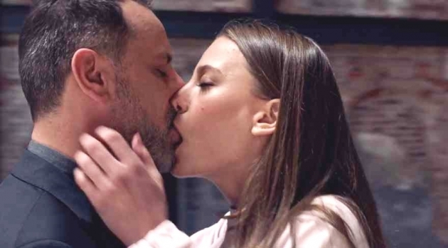 Serenay Sarıkaya cesur sahneleriyle hayranlarını şaşırtıyor! 10