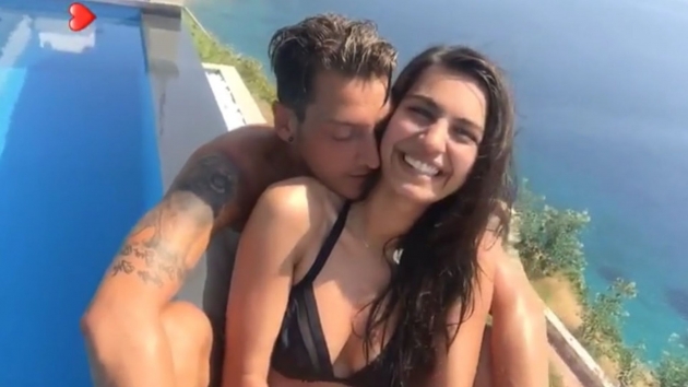 Mesut Özil ve Amine Gülşe'den çifte düğün sürprizi! 2