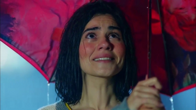 Zeynep Çamcı "Adı Zehra" ile ekranlara dönüyor! 11