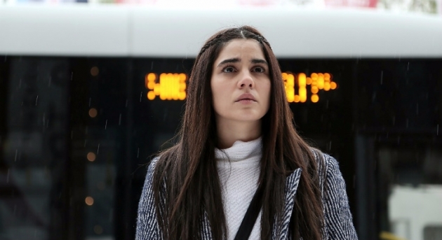Zeynep Çamcı "Adı Zehra" ile ekranlara dönüyor! 27