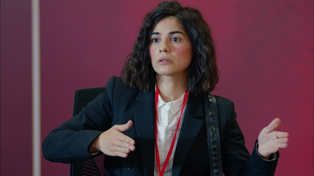 Zeynep Çamcı "Adı Zehra" ile ekranlara dönüyor! 15