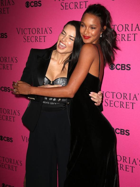 Gösterim partisinde Victoria Secret rüzgarı esti! 7