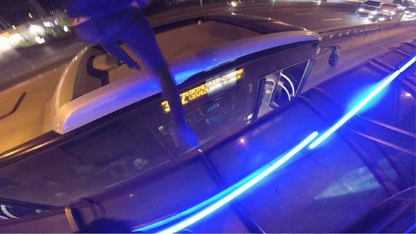 Metrobüsün 'üstünde' 12 durak gitti! 2