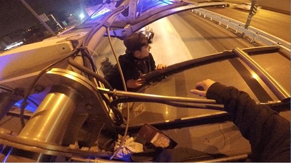 Metrobüsün 'üstünde' 12 durak gitti! 10