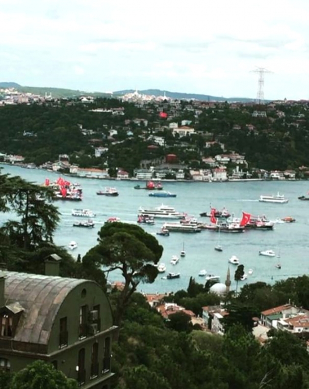 Ünlü isim boğaz manzaralı evini kendi temizliyor! 15