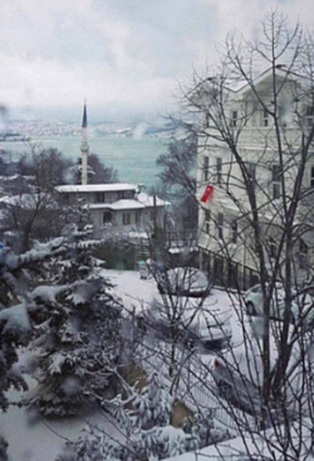 Ünlü isim boğaz manzaralı evini kendi temizliyor! 17