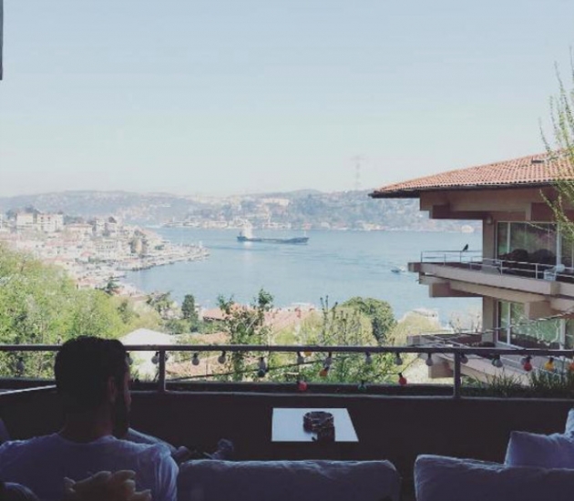 Ünlü isim boğaz manzaralı evini kendi temizliyor! 10