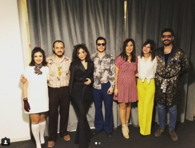Cem Yılmaz hem sevgilisi hem de eski eşiyle geçmişe gitti! 12