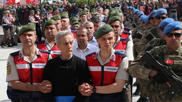 Reina katliamı, başkanlık sistemi referandumu, dev rüzgar enerjisi ihalesi, sporda tarihi başarılar! 19