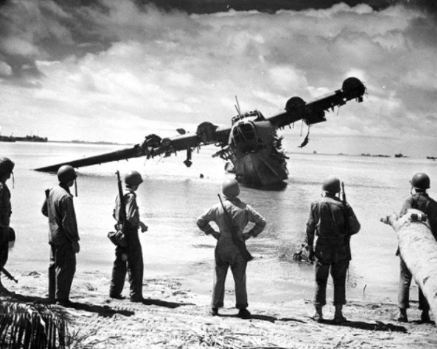 Az bilinen tarihi fotoğraflar ve hikayeleri! 10