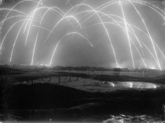 Az bilinen tarihi fotoğraflar ve hikayeleri! 20