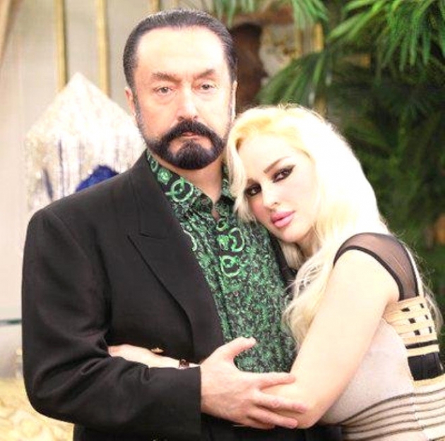 Adnan Oktar'ın gün yüzüne çıkmayan kedicikleri! 8