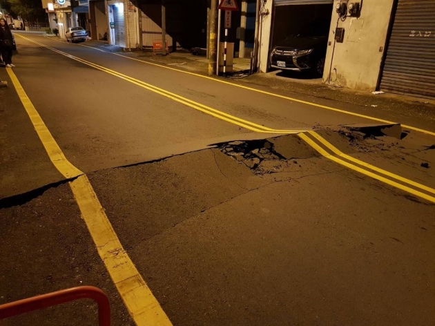 Tayvan 6.4 şiddetindeki depremle sarsıldı... 14