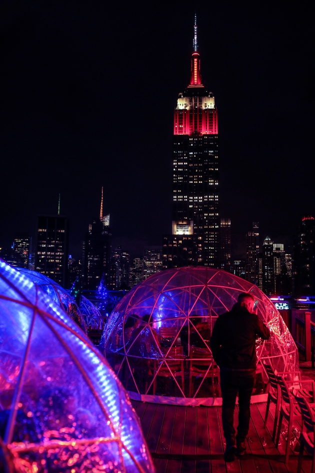 102 katlı Empire State Binası kırmızı beyaz... 3