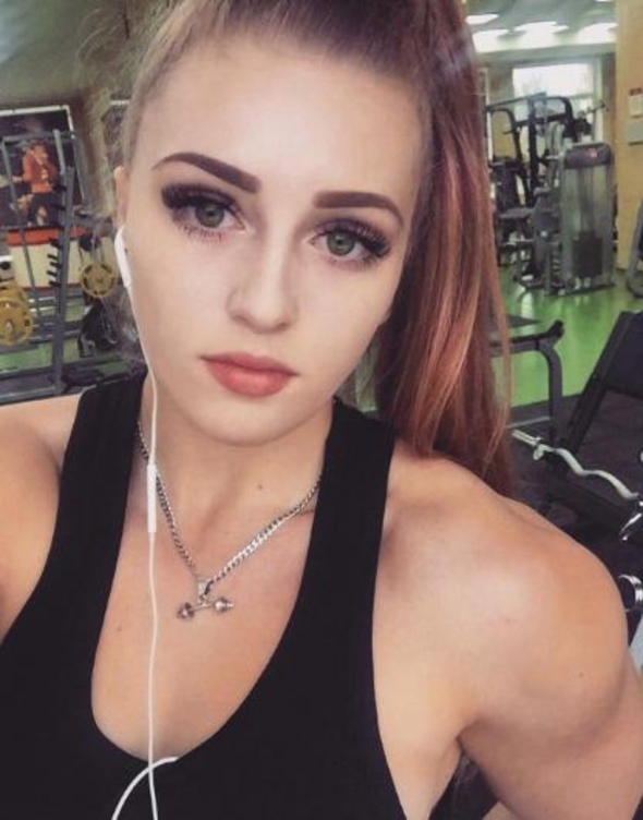 Sosyal medyanın yeni fenomeni 'Kaslı Barbie' 6