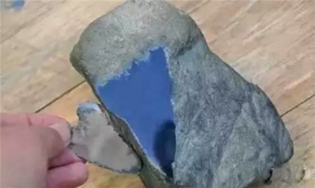 Yolda bulduğu taşın içinden servet çıktı! 3