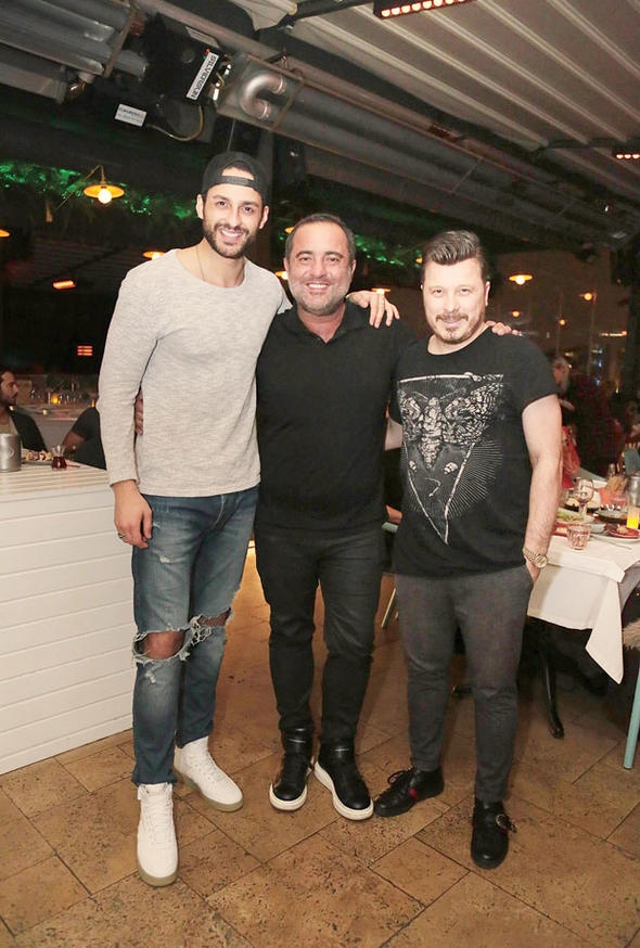 Görkemli partiye ünlü akını! 4