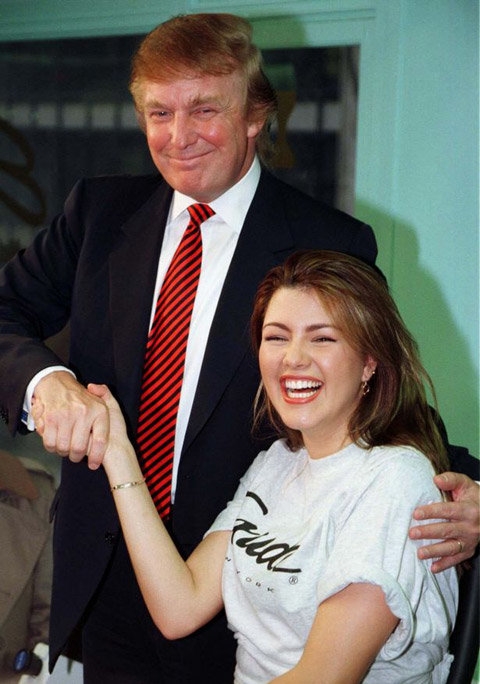 Kainat güzelinden Trump'a şok suçlama! Cinsel ilişki için… 1