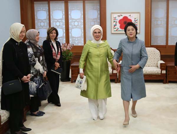 Emine Erdoğan, Kim Jung-sook ile görüştü! İşte görüşmeden çok özel kareler... 6