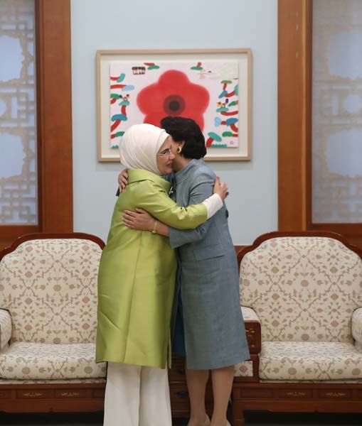 Emine Erdoğan, Kim Jung-sook ile görüştü! İşte görüşmeden çok özel kareler... 3