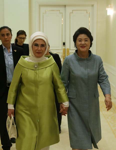 Emine Erdoğan, Kim Jung-sook ile görüştü! İşte görüşmeden çok özel kareler... 7