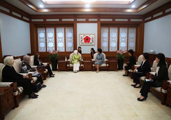 Emine Erdoğan, Kim Jung-sook ile görüştü! İşte görüşmeden çok özel kareler... 5